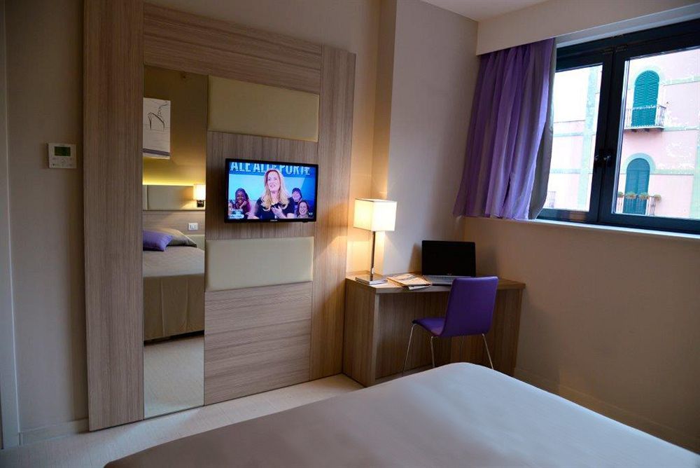 Hotel Cristina Napoli Esterno foto